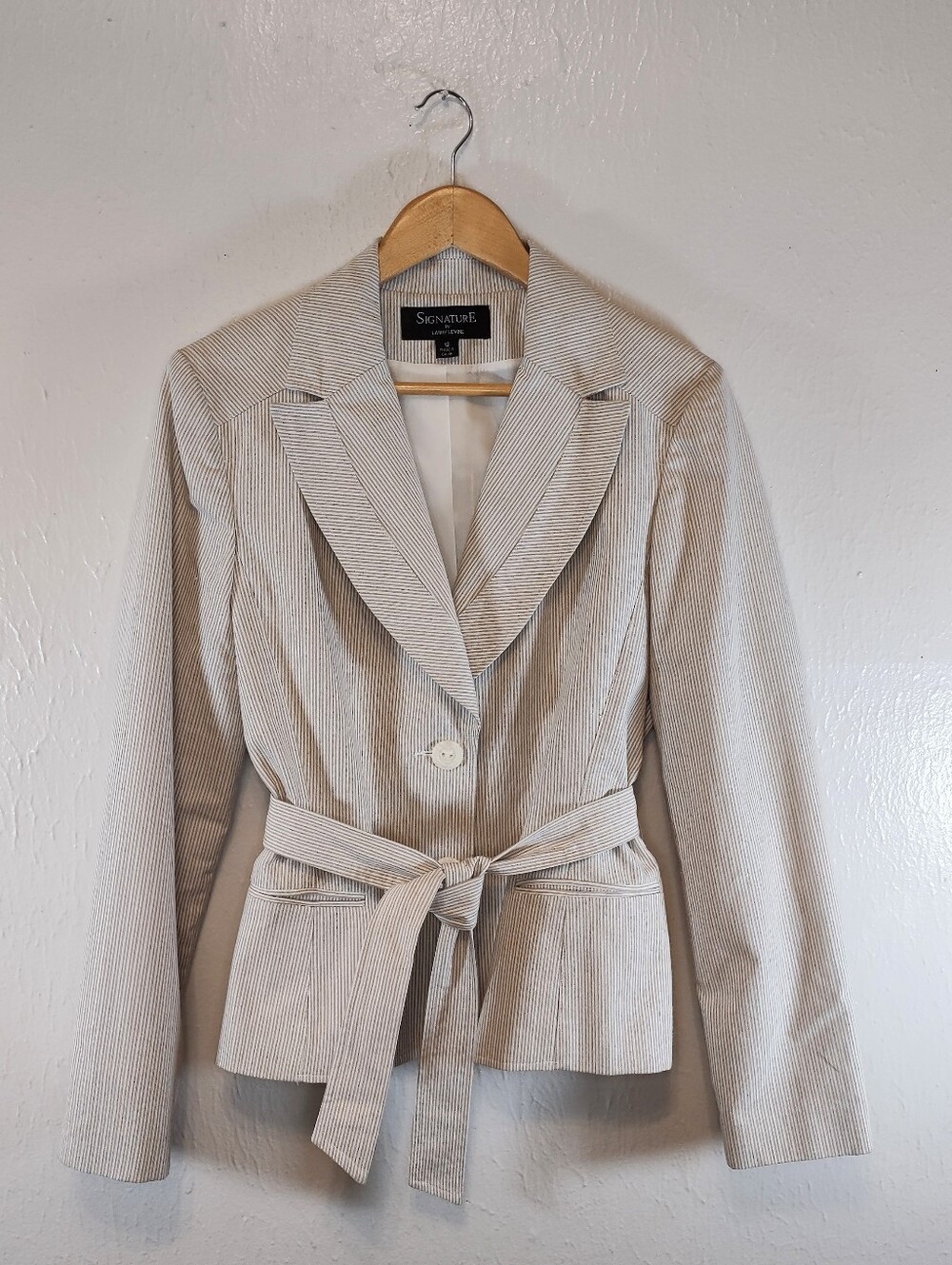 Signature Larry Levine Women's Striped Tan/Cream Blazer Size 12